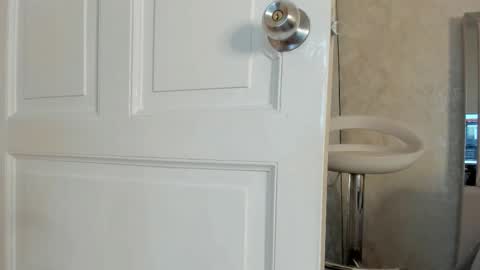 Hella online show from November 2025 01:16:02 AM