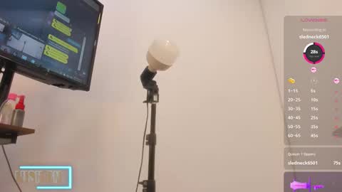 Snapshot of heleenhott_ chatting on November 2025 12:35:01 AM hellen online show from November 2025 12:35:01 AM