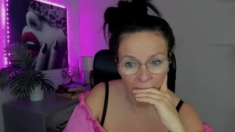 Helen online show from September 2025 06:36:01 AM