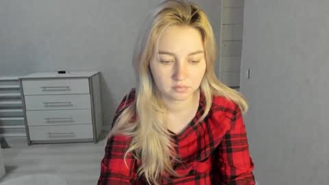 Snapshot of helen_angel_girl chatting on January 2025 02:19:02 PM Helen sven online show from January 2025 02:19:02 PM