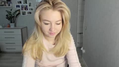 Snapshot of helen_angel_girl chatting on October 2025 05:27:02 AM Helen sven online show from October 2025 05:27:02 AM