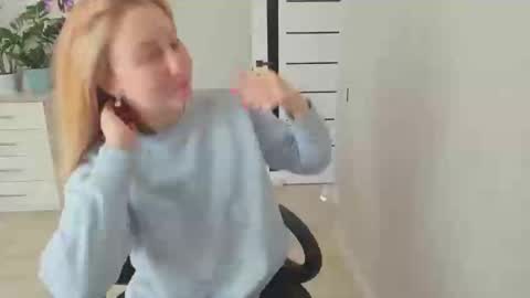 Snapshot of helen_angel_girl chatting on October 2025 08:35:01 AM Helen sven online show from October 2025 08:35:01 AM