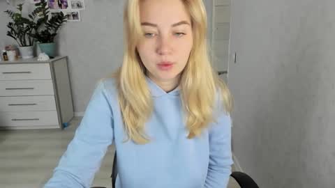 Snapshot of helen_angel_girl chatting on October 2025 05:55:01 AM Helen sven online show from October 2025 05:55:01 AM