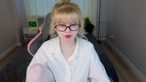 Helen Carson online show from May 2026 12:17:02 AM