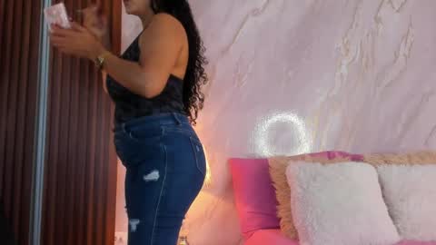 Helena Santos  online show from April 2026 08:01:02 PM