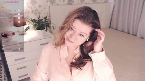 Helena Bonham online show from September 2025 04:45:01 AM