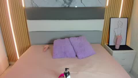 Snapshot of helenebird chatting on June 2026 08:31:02 PM online show from June 2026 08:31:02 PM