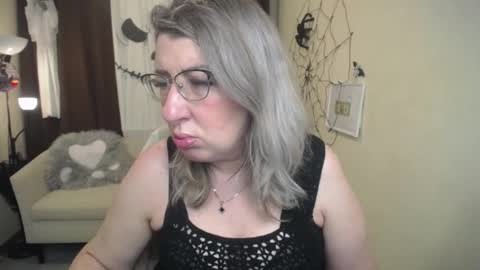 helenenigma online show from November 2025 07:26:01 PM