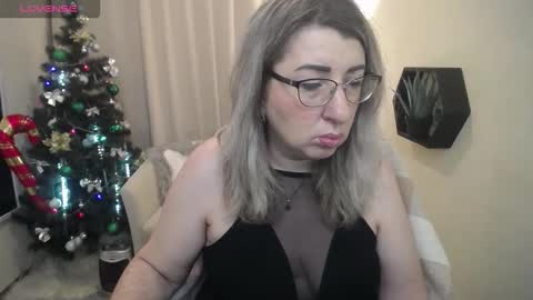 helenenigma online show from December 2025 07:32:01 PM