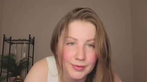 Snapshot of helens_lov chatting on June 2026 02:33:01 AM Helen online show from June 2026 02:33:01 AM