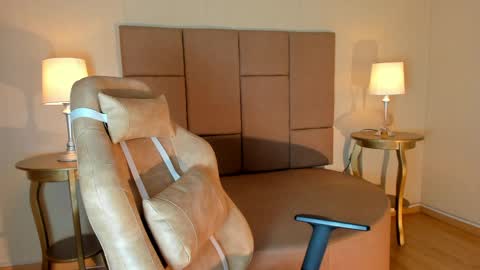 Helen or Hells online show from April 2026 01:01:01 PM