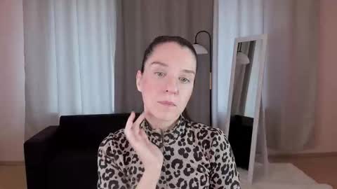 Helen online show from September 2025 02:33:01 AM