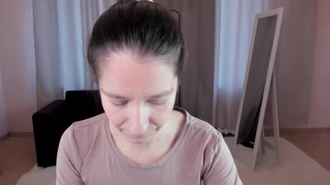 Helen online show from September 2025 02:37:02 AM