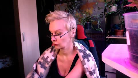 Helga online show from April 2026 03:42:02 PM