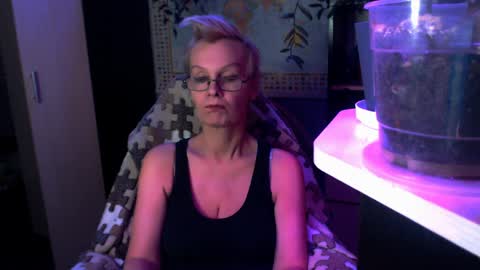 Helga online show from April 2026 10:22:02 PM