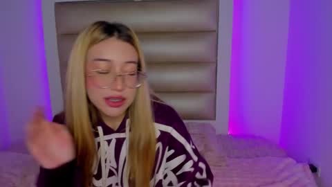 Snapshot of hellen__smith_ chatting on February 2026 07:51:02 PM hellen__smith_ online show from February 2026 07:51:02 PM