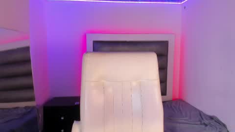 Snapshot of hellen__smith_ chatting on May 2026 01:22:02 AM hellen__smith_ online show from May 2026 01:22:02 AM