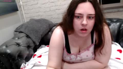 Snapshot of hellen_miller__ chatting on May 2026 05:53:02 PM Hellen online show from May 2026 05:53:02 PM