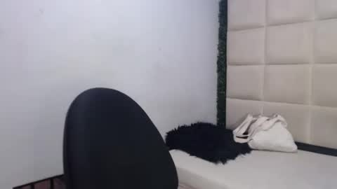 Snapshot of hellen_queensex chatting on February 2025 03:06:01 PM hellen_queensex online show from February 2025 03:06:01 PM