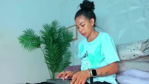 hellen     online show from October 2025 07:01:02 PM