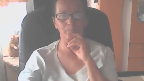 hellenmarie online show from September 2025 10:53:02 AM