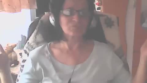 hellenmarie online show from November 2025 11:16:02 AM