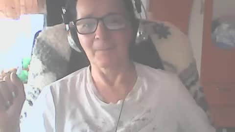 hellenmarie online show from February 2026 11:20:01 AM