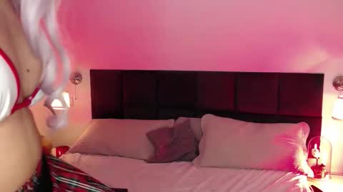 Snapshot of hellenroyy chatting on February 2026 07:18:01 AM hellenroyy online show from February 2026 07:18:01 AM