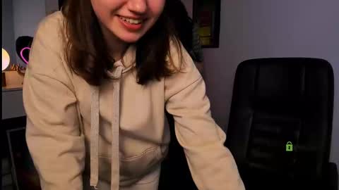 Snapshot of helli_belli chatting on March 2025 12:00:02 AM Helli online show from March 2025 12:00:02 AM