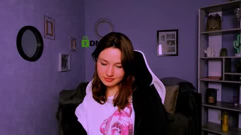 Snapshot of helli_belli chatting on March 2025 11:38:02 PM Helli online show from March 2025 11:38:02 PM