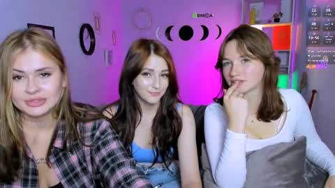 Snapshot of helli_belli chatting on September 2025 07:36:01 PM Helli online show from September 2025 07:36:01 PM