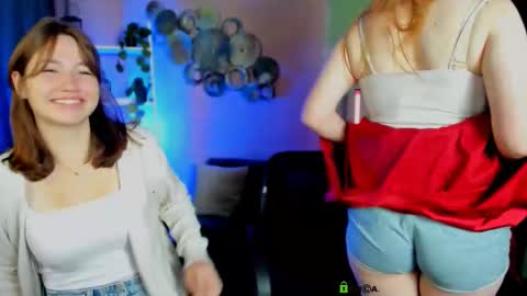 Snapshot of helli_belli chatting on September 2025 07:47:01 PM Helli online show from September 2025 07:47:01 PM