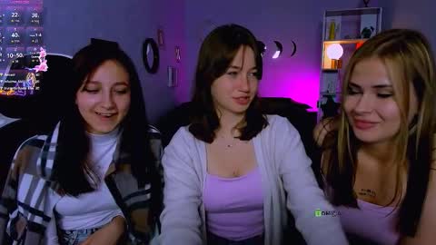 Snapshot of helli_belli chatting on September 2025 07:37:02 PM Helli online show from September 2025 07:37:02 PM