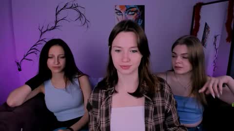 Snapshot of helli_belli chatting on November 2025 08:19:01 PM Helli online show from November 2025 08:19:01 PM