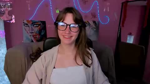 Snapshot of helli_belli chatting on June 2026 12:32:02 AM Helli online show from June 2026 12:32:02 AM