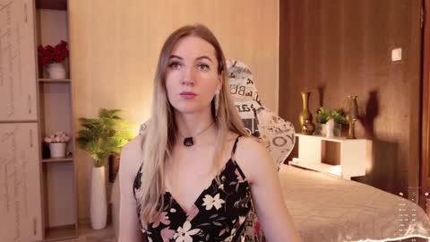 Snapshot of hello_lisha chatting on May 2026 08:32:02 AM Alisia Monday to Friday from 10 am to 4 pm GMT 2 online show from May 2026 08:32:02 AM