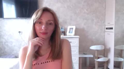 Snapshot of hellokittykaty chatting on May 2026 06:32:01 AM Victory online show from May 2026 06:32:01 AM