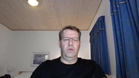 henrikrp1971 online show from December 2024 12:33:02 AM