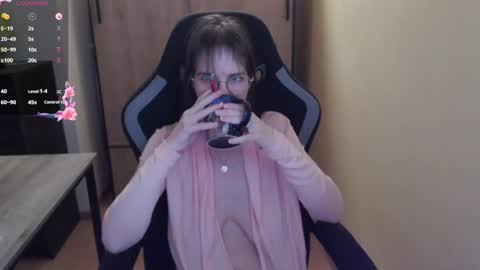 Snapshot of heraluna_ chatting on January 2025 10:35:02 PM HeraLuna online show from January 2025 10:35:02 PM