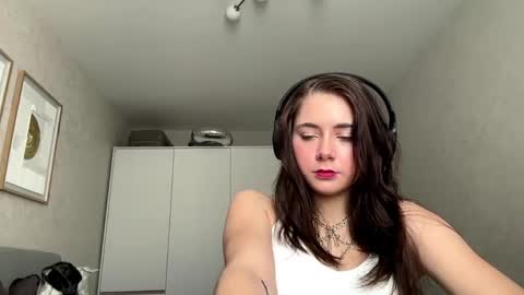 Juliana online show from April 2026 01:25:02 PM