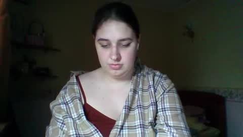 hess_luna_ online show from November 2025 10:04:02 AM