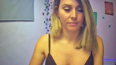 Hestesiaxx online show from September 2025 02:55:01 AM