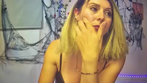 Hestesiaxx online show from October 2025 02:12:02 AM