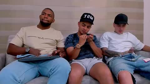 heteros men online show from March 2025 07:28:01 PM