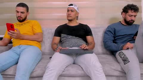 heteros men online show from March 2025 04:17:02 PM