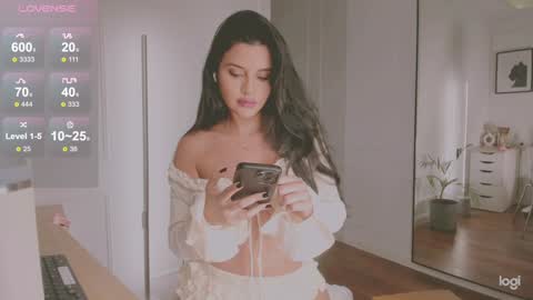 hi my name is Eva. online show from December 2024 04:28:01 PM