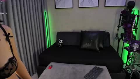 Snapshot of hexavelle chatting on October 2025 08:22:01 PM HEXAVELLE online show from October 2025 08:22:01 PM