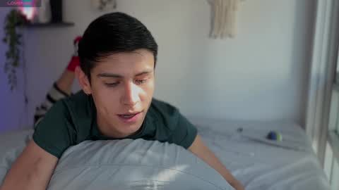 Snapshot of hey_cesard chatting on December 2024 04:09:02 PM hey_cesard online show from December 2024 04:09:02 PM