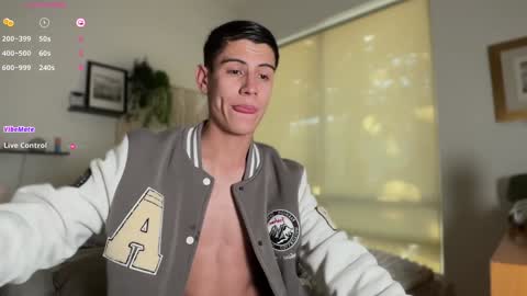 Snapshot of hey_cesard chatting on December 2024 03:13:02 PM hey_cesard online show from December 2024 03:13:02 PM