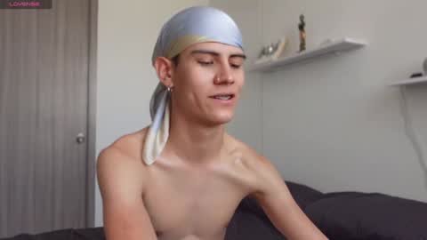 Snapshot of hey_cesard chatting on February 2025 02:04:02 PM hey_cesard online show from February 2025 02:04:02 PM